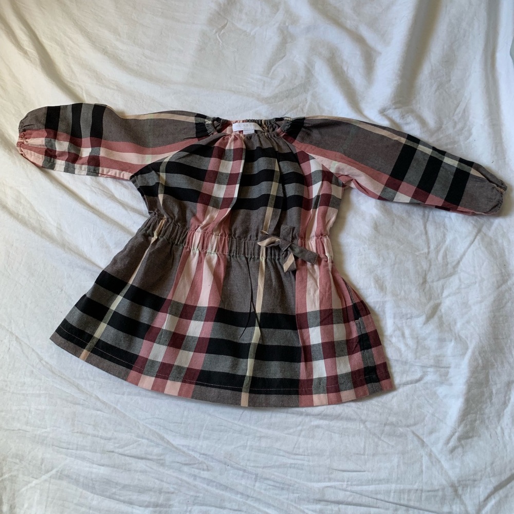 ⭐️HP⭐️Burberry children’s 12month dress